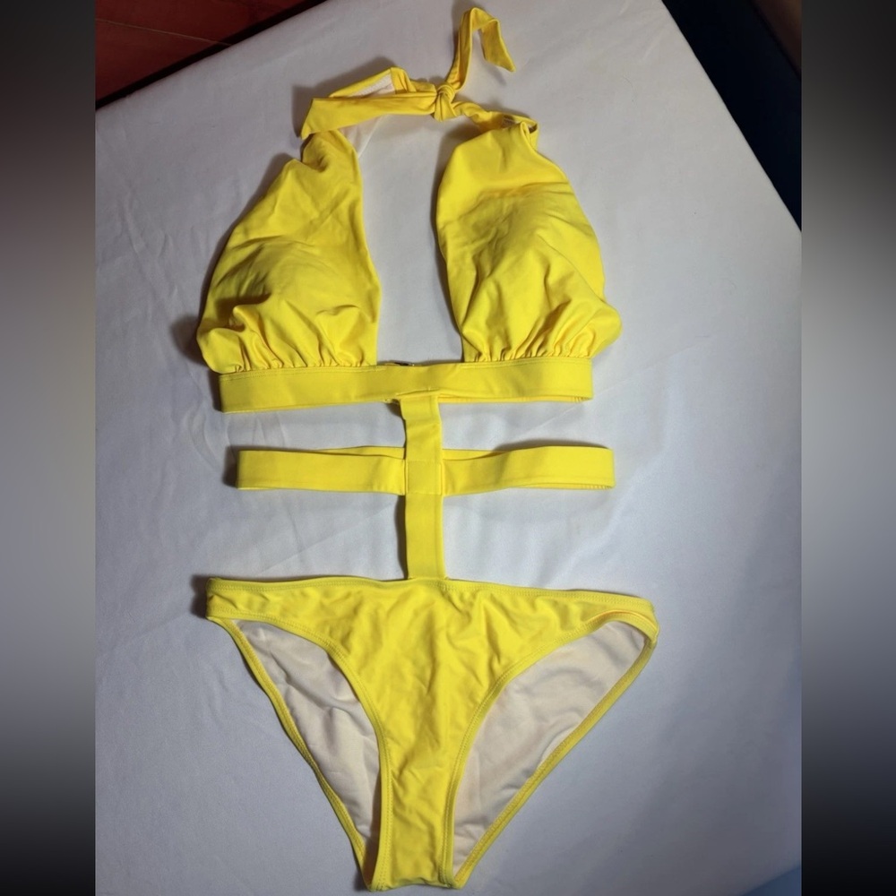 Yellow Monokini One Piece Swimsuit Women’s Large Halter Cutout NWOT